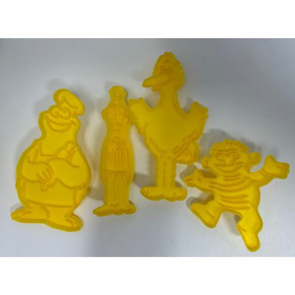 Muppets Inc. Yellow Sesame Street Cutters Big Bird Cookie Monster Burt & Ernie‎ - Picture 1 of 2